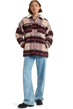 Abrigo a cuadros estilo camisa