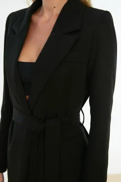 Blazer con cintur&oacute;n