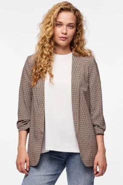 Blazer estampada floral con manga tres cuartos