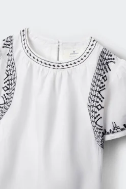 Blusa blanca bordados ni&ntilde;a