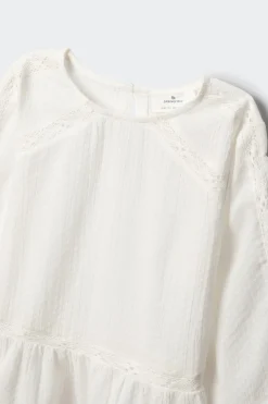 Blusa blanca bordados ni&ntilde;a