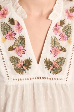 Blusa de mujer de manga larga con flores bordadas