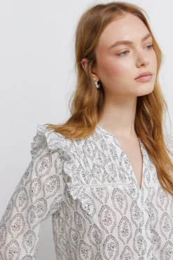Blusa volumen y volantes