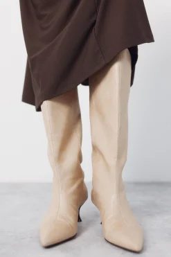 Bota tac&oacute;n kitten efecto coco