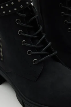 Botines con cordones y cremallera