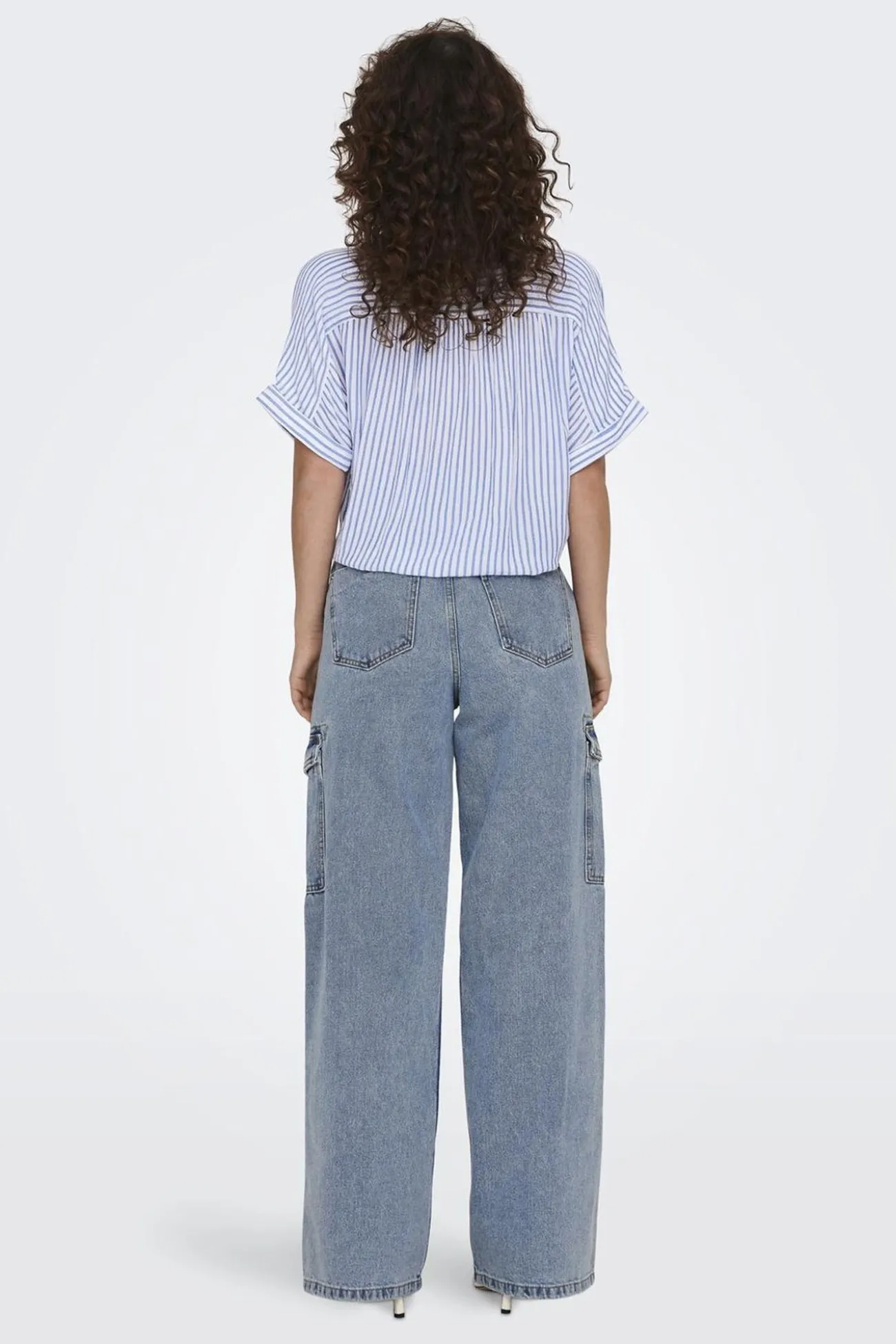 Camisa crop manga corta
