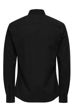 Camisa de hombre slim fit y 100% algod&oacute;n.