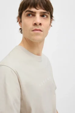 Camiseta b&aacute;sica logo manga corta