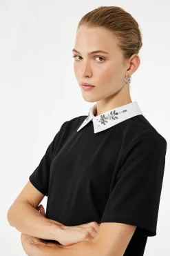 Camiseta con detalle de pedrer&iacute;a