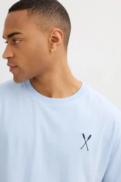 Camiseta con detalle minimal