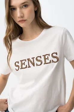 Camiseta con letras