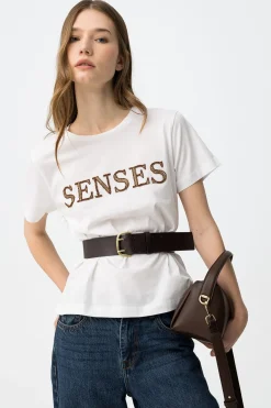 Camiseta con letras