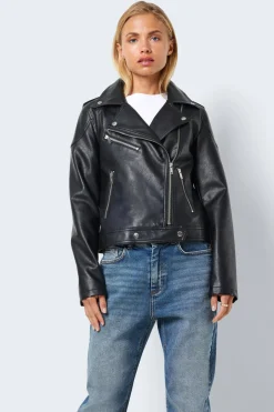 Cazadora estilo biker.