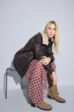 Cazadora oversize efecto piel
