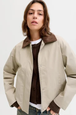 Cazadora worker
