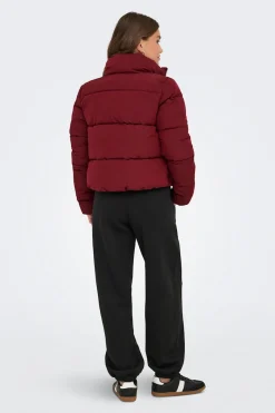 Chaqueta acolchada corta
