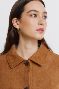 Chaqueta antelina bolsillos