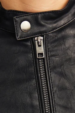 Chaqueta biker sint&eacute;tica corta