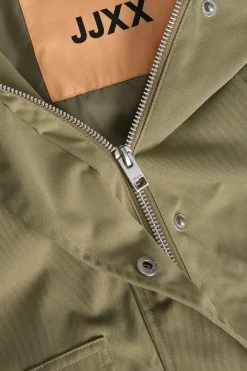 Chaqueta casual con capucha