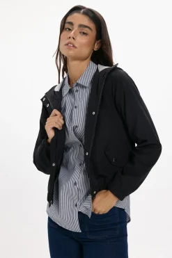 Chaqueta con capucha