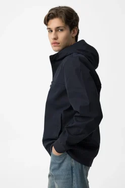 Chaqueta con capucha