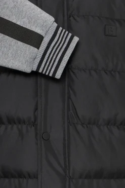 Chaqueta con capucha