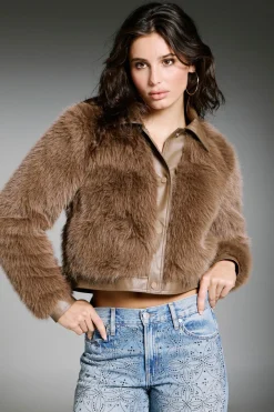 Chaqueta corta de pelo sintético