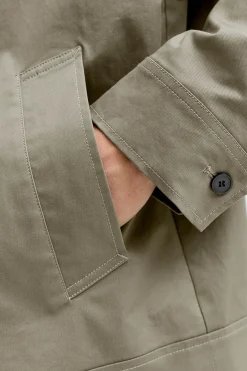 Chaqueta corta de tejido plano