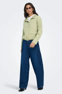Chaqueta corta ligera