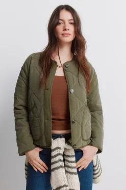 Chaqueta corta verde acolchada