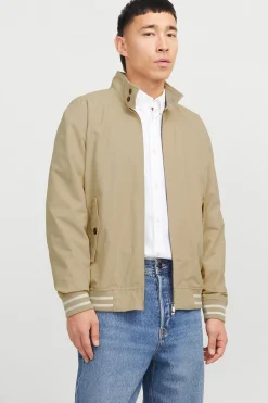 Chaqueta cuello alto