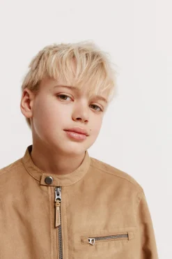 Chaqueta de antelina para ni&ntilde;o.
