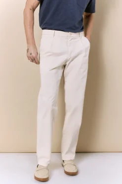 Chino con pinzas regular