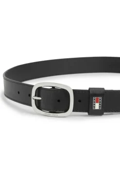 Cintur&oacute;n Tommy Jeans negro con hebilla met&aacute;lica