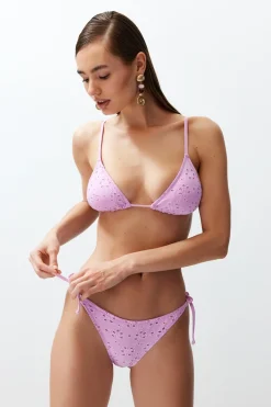 Conjunto de bikini triangular brocado