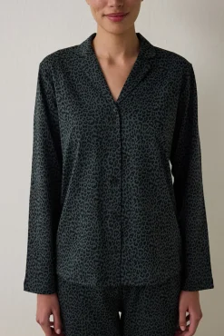 Conjunto de camisa y pantal&oacute;n de manga larga con estampado de leopardo oscuro