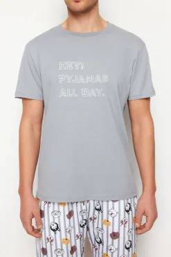 Conjunto de pijama corto rayas y animales