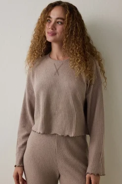 Conjunto de pijama t&eacute;rmico de manga larga con cuello redondo y efecto waffle en color moca