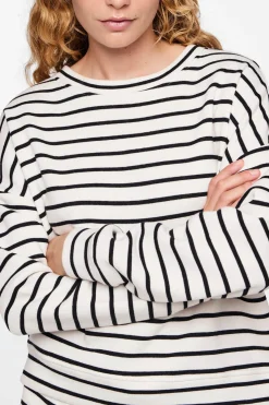 Cotton sweatshirt with striped print. Closed collar and long sleeves. Soft texture.