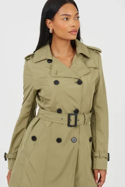 Gabardina con cintur&oacute;n y botones
