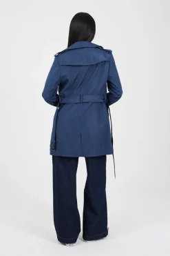 Gabardina con cintur&oacute;n y botones