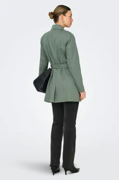Gabardina midi con cintur&oacute;n