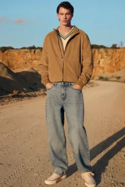 Jeans lavado medio claro straight fit