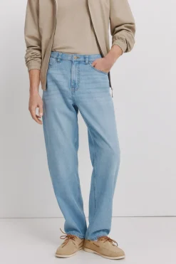 Jeans ultra ligero lavado medio straight fit