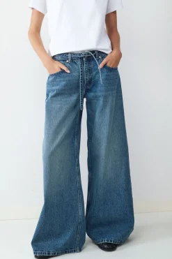Jeans wide leg detalle cord&oacute;n