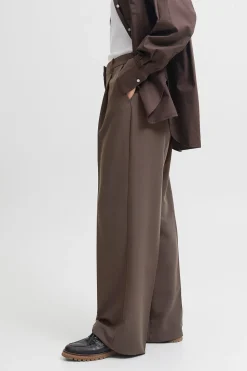 Pantal&oacute;n ancho con pinzas