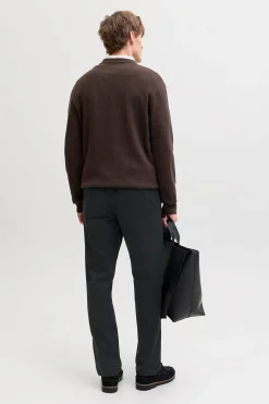 Pantal&oacute;n chino regular tiro medio