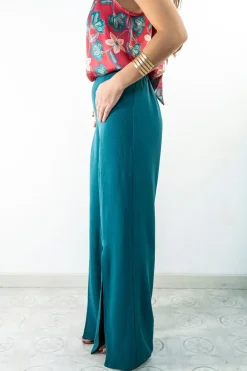 Pantal&oacute;n con aberturas