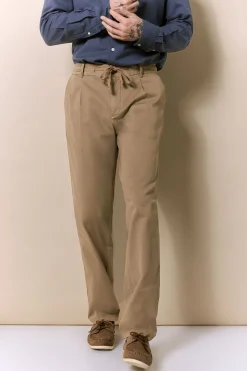 Pantal&oacute;n con pinzas y cordones