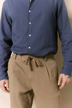 Pantal&oacute;n con pinzas y cordones
